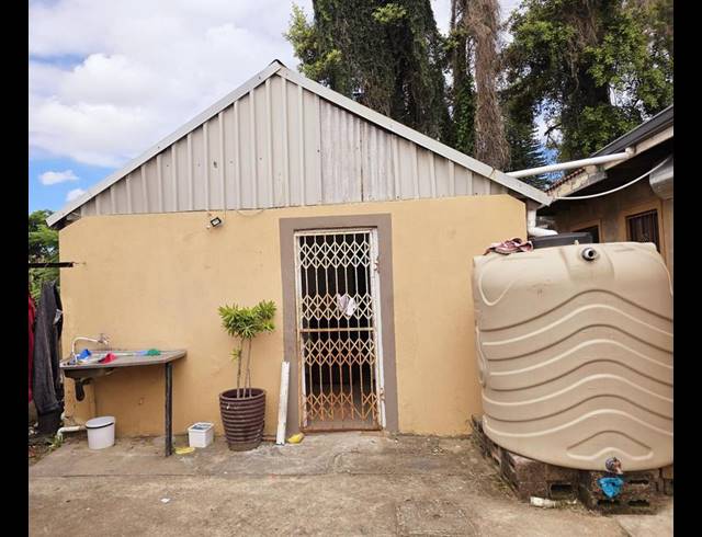 2 BEDROOM COMPLEX FOR SALE IN SARNIA